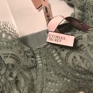 Victoria's Secret Other - Victoria’s Secret bra sz 32D color light green Victoria's Secret Other - Victoria’s Secret bra sz 32D color light green